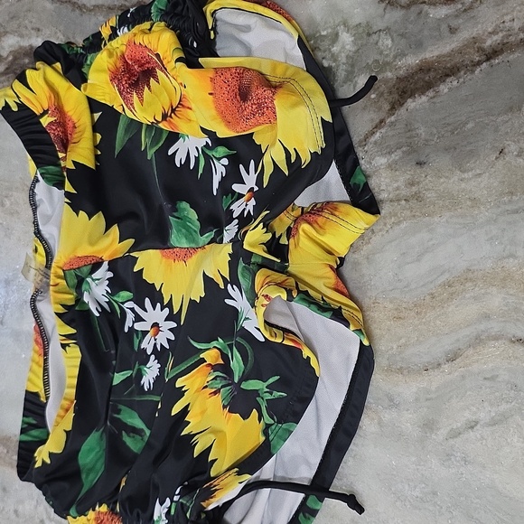 Sunflower Print Rash Guard Set - Picture 3 of 3